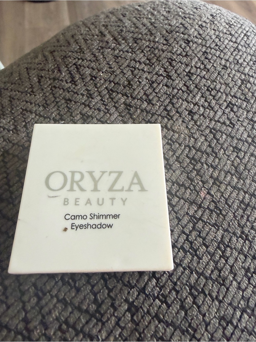 ORYZA Beauty Camo Shimmer Eyeshadow - White